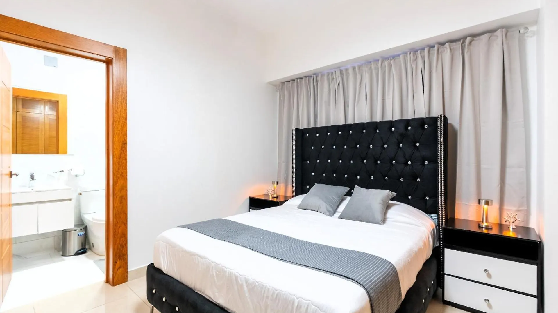 Modern Oasis Near Monument With Rooftop Bbq , Gym, And Free Parking Santiago De Los Caballeros